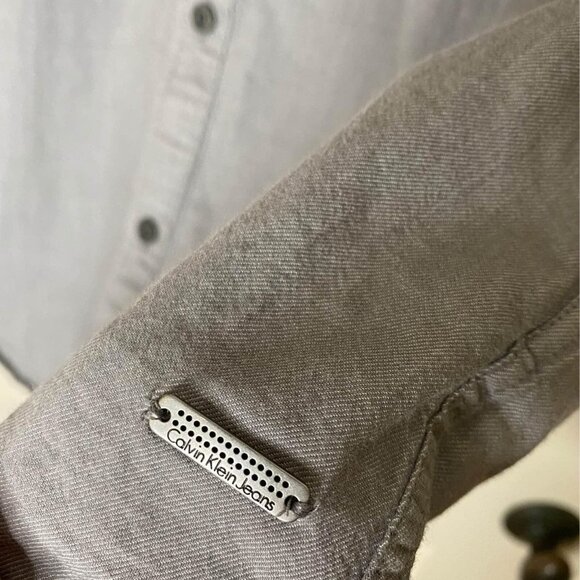 Calvin Klein Gray Short‑Sleeve Button‑Down Shirt – Men’s M - Picture 4 of 6